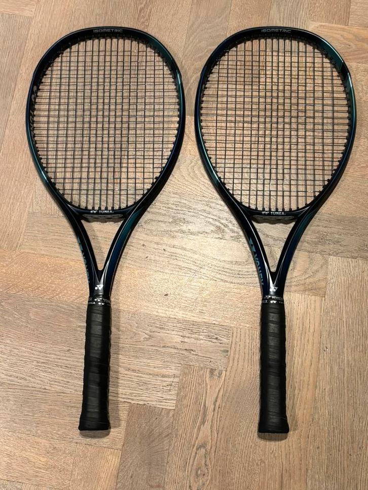 Yonex EZone 100 / 300gr / gripmaat L4, Sport en Fitness, Tennis, Gebruikt, Racket, Overige merken, L4, Ophalen
