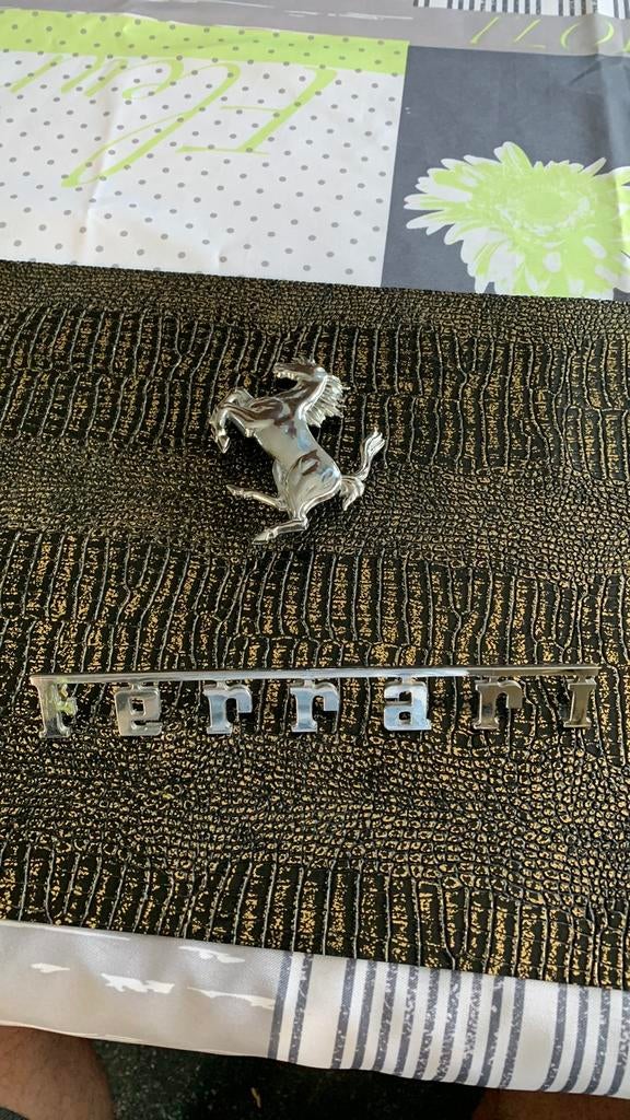 Ferrari emblemen, Ophalen, Zo goed als nieuw