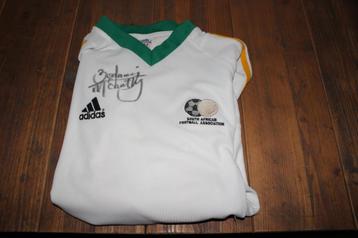 GESIGNEERD SHIRT BENNI MCCARTHY beschikbaar voor biedingen