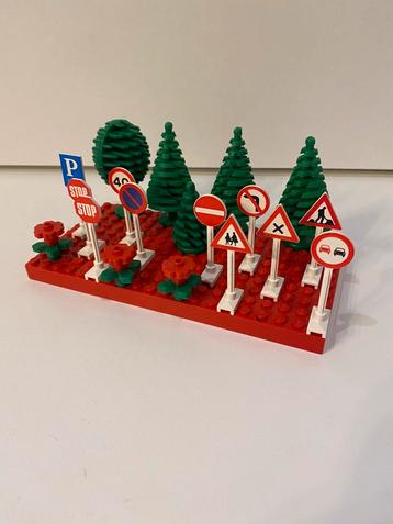 Lego verkeersborden, bomen en bloemen beschikbaar voor biedingen