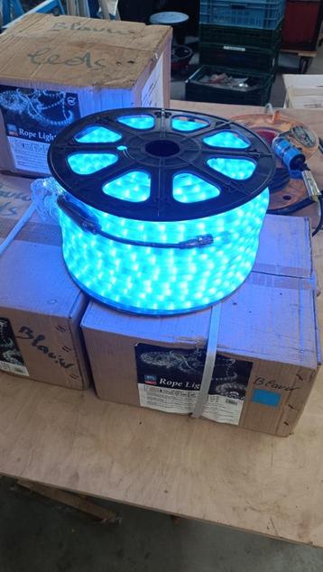 Topkwaliteit blauwe lichtslang nieuw in doos! beschikbaar voor biedingen