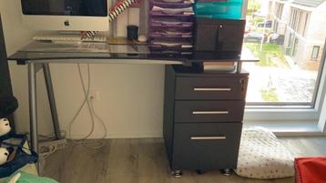 Bureau 120 x 60 beschikbaar voor biedingen