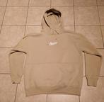 Beige Hoodie met “STWRD.” Print – Stijlvolle Streetwear Look, Kleding | Heren, Truien en Vesten, Maat 52/54 (L), Beige, Ophalen of Verzenden