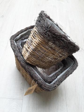Nieuwe set van 3 rieten bloempotjes, 5 Euro voor alles beschikbaar voor biedingen