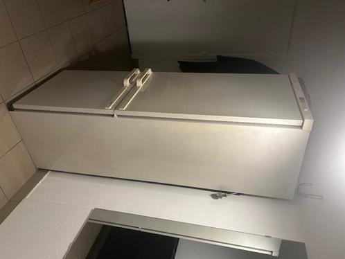 Gratis kapotte ijskast/diepvries, Elektronische apparatuur, Koelkasten en IJskasten, Niet werkend, Met vriesvak, 150 tot 200 liter