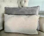 2 kussens beige grijs fluweel Dutch Decor, Huis en Inrichting, Woonaccessoires | Kussens, Ophalen of Verzenden, Zo goed als nieuw