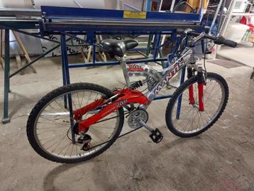 lot de 4 vélos très bon état 3 VTT et 1 course beschikbaar voor biedingen
