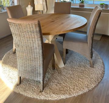 Eetkamertafel rond landelijke stijl als nieuw! beschikbaar voor biedingen