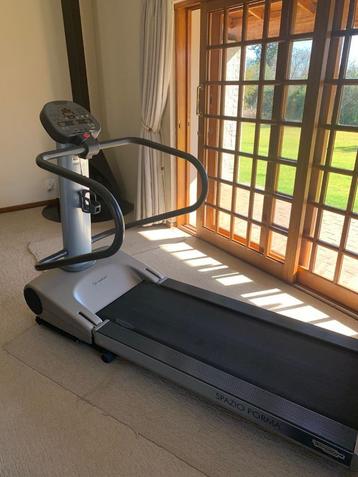 Tapis de course TechnoGym, qualité professionnelle. Marque h