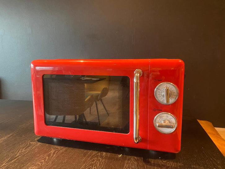 Mooie Rode Retro microgolfoven, Elektronische apparatuur, Microgolfovens, Zo goed als nieuw, Vrijstaand, Microgolfoven, Minder dan 45 cm