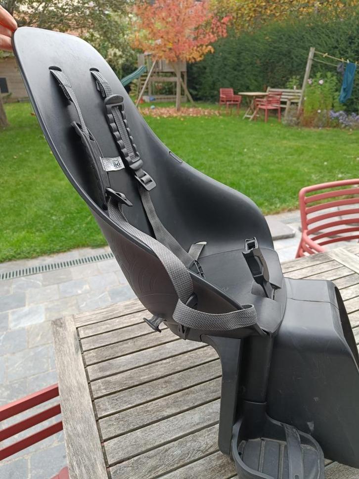 Fietsstoeltje Urban Iki Zwart + adapter, Fietsen en Brommers, Fietsaccessoires | Fietsstoeltjes, Gebruikt, Achterzitje, 15 t/m 25 kg