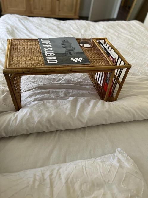 Vintage rotan serveer stuk voor op bed., Antiek en Kunst, Curiosa en Brocante, Ophalen of Verzenden