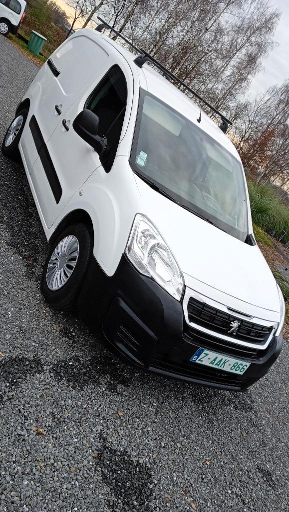 Peugeot partner 1.6 HDI ,2017 ,89000 km ,2 pers, Auto's, Bestelwagens en Lichte vracht, Bedrijf, Te koop, Airbags, Peugeot, Diesel