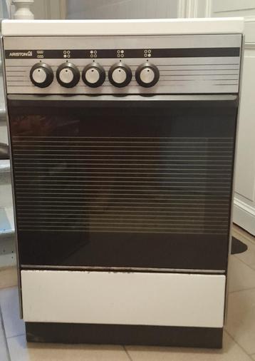 Cuisinière au gaz avec four beschikbaar voor biedingen