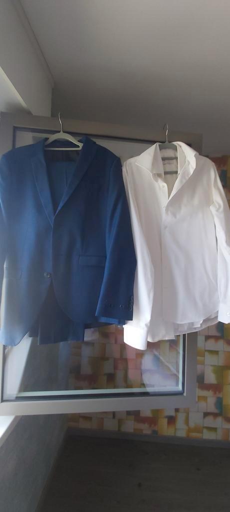 Herenkostuum met witte hemden, Kleding | Heren, Kostuums en vesten, Zo goed als nieuw, Maat 48/50 (M), Ophalen