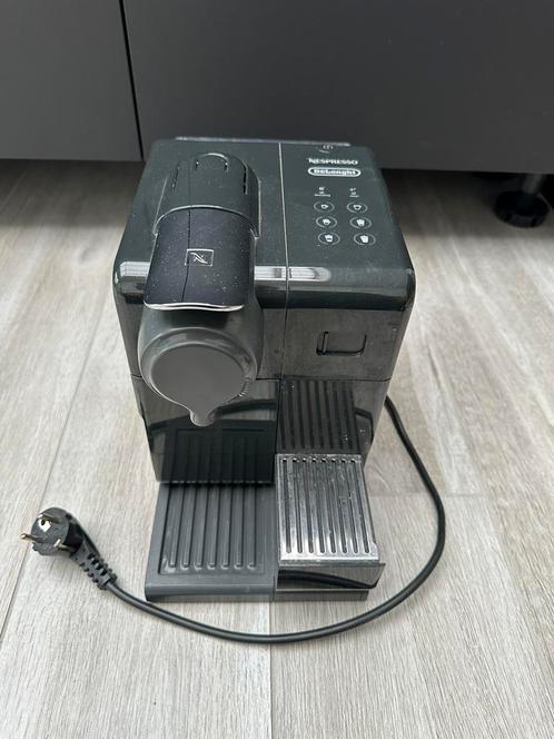 De'Longhi Nespresso Lattissima Touch, Elektronische apparatuur, Koffiezetapparaten, Gebruikt, Koffiepads en cups, Combi, Afneembaar waterreservoir