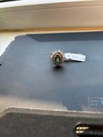 Ring zilver, groene steen en kleine steentjes, dia 1,8cm, Handtassen en Accessoires, Ringen, Ophalen, Zo goed als nieuw, Zilver