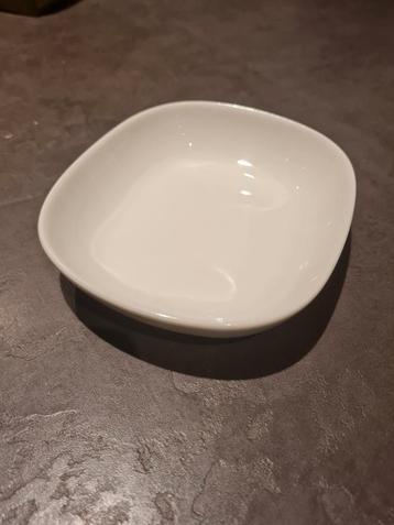 Plats en porcelaine Sabena.  disponible aux enchères