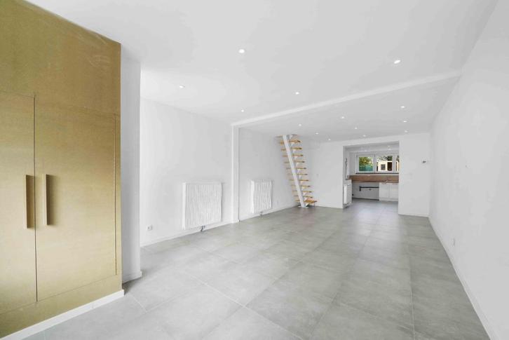 Maison de ville entièrement rénovée, Immo, Huizen en Appartementen te koop, Provincie Henegouwen, tot 200 m², Tussenwoning, B
