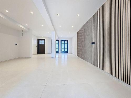 Appartement à Leuze-En-Hainaut, 4 chambres, Immo, Huizen en Appartementen te koop, Appartement