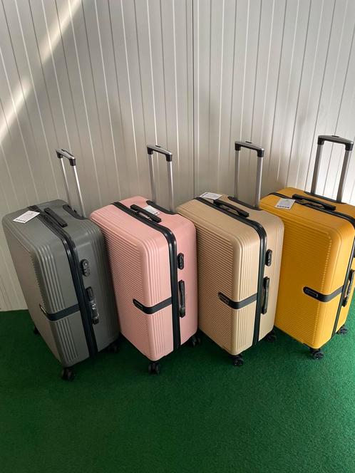 Nieuwe Lucetti 4 delige koffersets, Handtassen en Accessoires, Koffers, Nieuw, Wieltjes, Ophalen of Verzenden