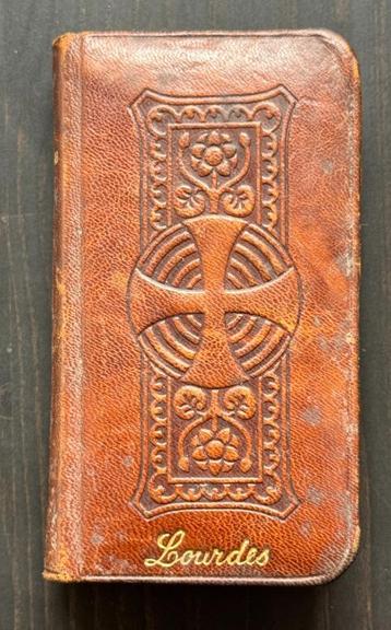 Little Mass Book - The Pocket Parissian 1936 beschikbaar voor biedingen