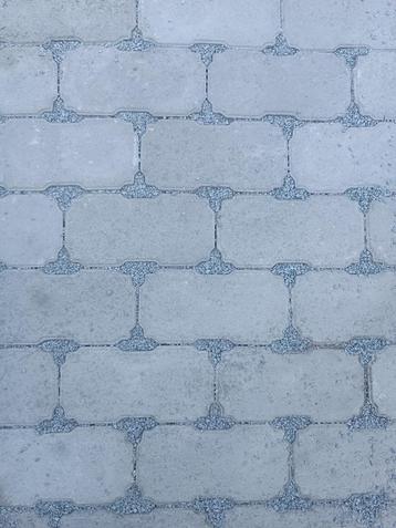 Waterpasserende klinker beschikbaar voor biedingen