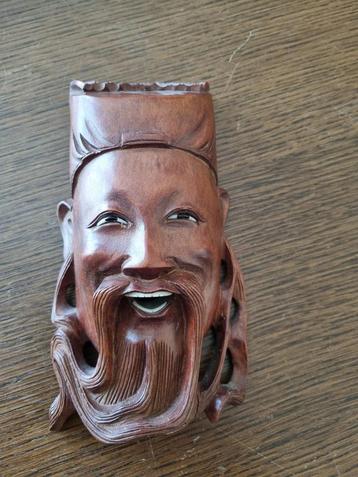 Aziatisch masker gemaakt van fijn bewerkt hout beschikbaar voor biedingen