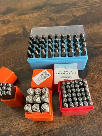 Metalen stempels nieuw beschikbaar voor biedingen