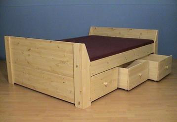 Stevige massief houten bed 3 of 6 laden beschikbaar voor biedingen