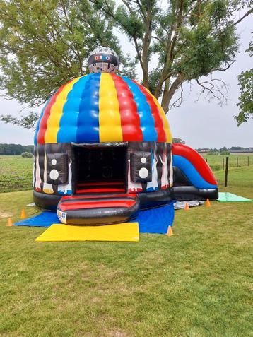 Springkasteel disco slide te huur incl muziekbox & partyligh beschikbaar voor biedingen