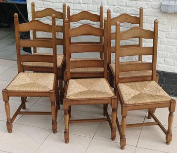 Lot de 6 chaises en chêne massif  disponible aux enchères