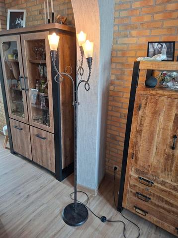 Lampe de salon style fer forgé  beschikbaar voor biedingen