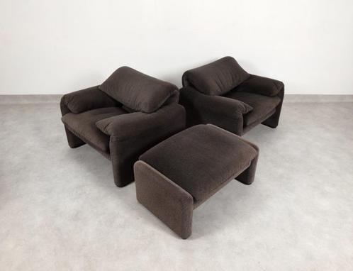 Set of 2 Cassina Maralunga fauteuils with ottoman, Maison & Meubles, Fauteuils, Utilisé, Tissus, 75 à 100 cm, 75 à 100 cm, Enlèvement ou Envoi