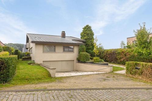 Huis te koop in Sint-Pieters-Leeuw, 4 slpks, Immo, Huizen en Appartementen te koop, Vrijstaande woning, F