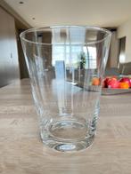 Moderne, doorschijnende glazen vaas. Cilindervorm 25 x 19 cm, Huis en Inrichting, Woonaccessoires | Vazen, Minder dan 50 cm, Glas