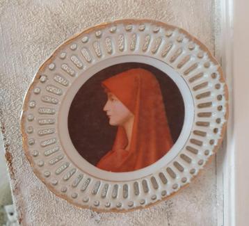 Twee sierborden porselein: Saint Fabiola en Maria met kind beschikbaar voor biedingen