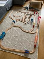 Circuit trains en bois + petit train Janod, Enfants & Bébés, Jouets | Jouets en bois, Jouet à Pousser ou Tirer, Utilisé
