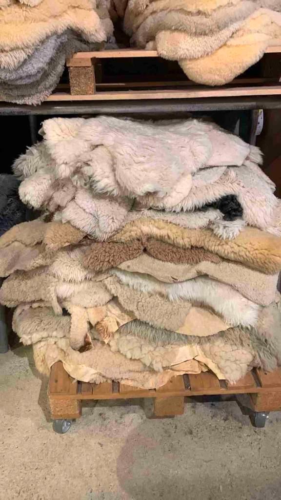 Manteaux en peau de mouton B-CHOICE. 3 pièces, Maison & Meubles, Accessoires pour la Maison | Autre, Utilisé, Enlèvement ou Envoi