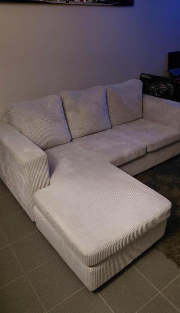 Splinternieuwe kleine hoekzetel nooit gebruikt  beschikbaar voor biedingen