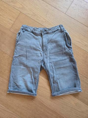 Grijze korte broek maat 164 beschikbaar voor biedingen