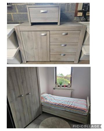 Chambre complète lit, commode, garde-robe, table de nuit, Comme neuf