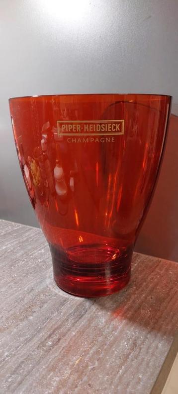 Vintage Piper Heidsieck champagnekoeler ijsemmer rood plexi beschikbaar voor biedingen