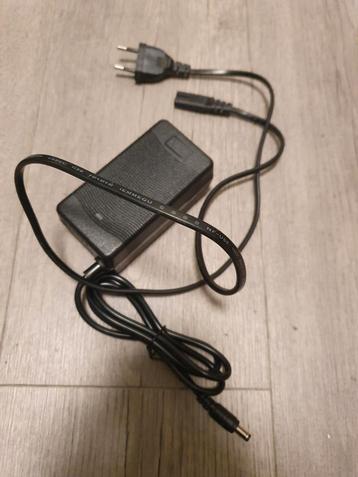 Chargeur 48v 2a 54,6v trottinette velo électrique, Enlèvement ou Envoi, Comme neuf