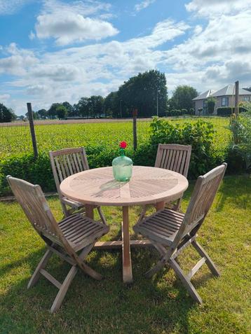 Deugdelijke teakhouten tuinset *in nieuwe staat*