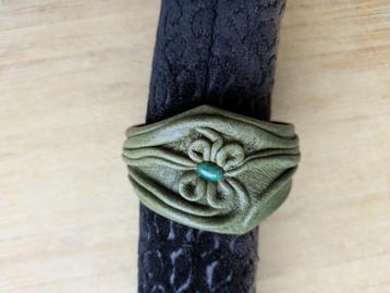Armband leer met kunstparel handgemaakt beschikbaar voor biedingen