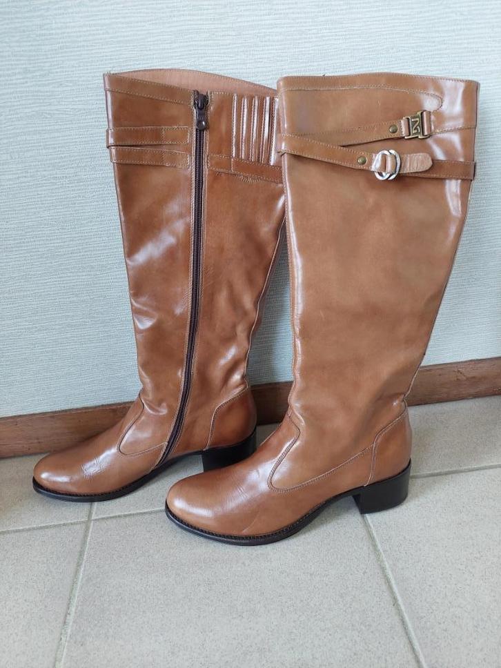 Zeer mooie Nero Giardini laarzen maat 39, Kleding | Dames, Schoenen, Zo goed als nieuw, Hoge laarzen, Bruin, Ophalen of Verzenden