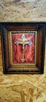 kruisbeeld in mooie kader achter glas antiek, Antiek en Kunst, Ophalen