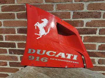 Carrenage Ducati. Flan gauche moto Ducati 916 748 996