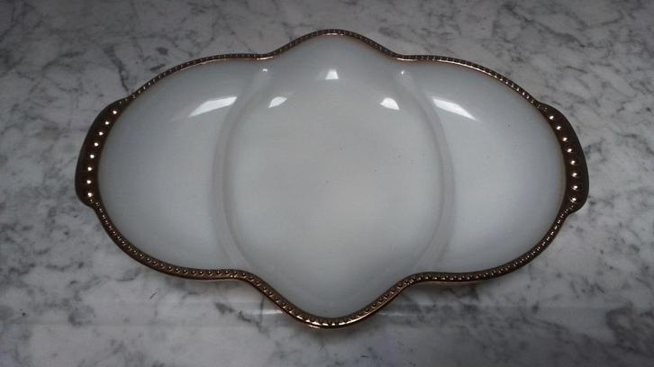 Fire King melkglas serveerschotel, Antiek en Kunst, Antiek | Servies los, Verzenden